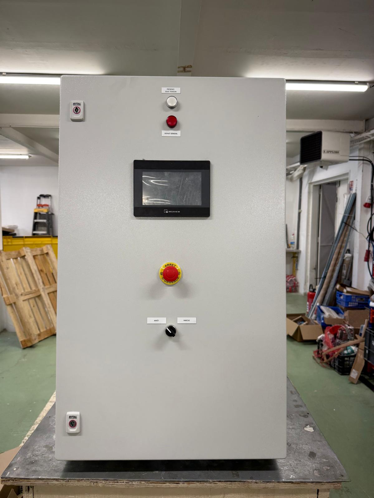Armoire RITTAL avec IHM tactile réalisée par DKTECHNIQUE