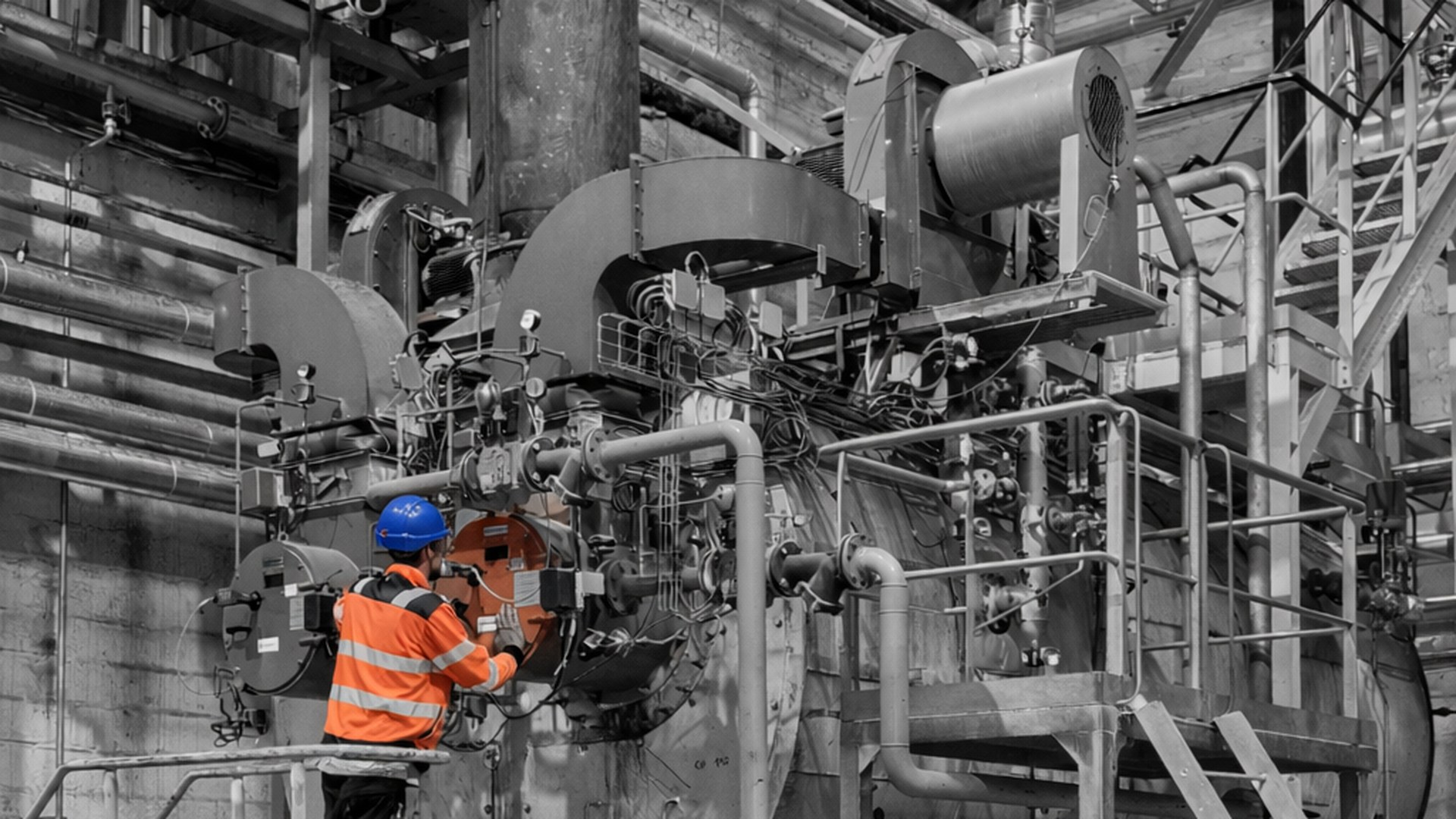 Chaufferie industrielle avec chaudière et tuyauteries gaz — DKTECHNIQUE